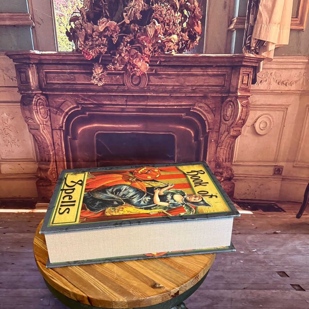 Vintage Look Distressed Book of Spells Faux Book Witch Halloween Stash Remote - Picture 5 of 17